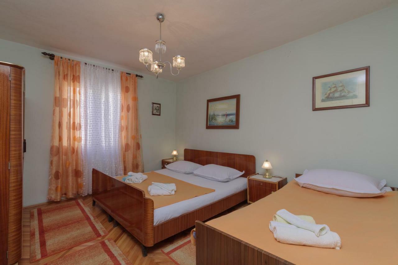 Rooms Mirjana - Centre Of Trogir Exterior photo